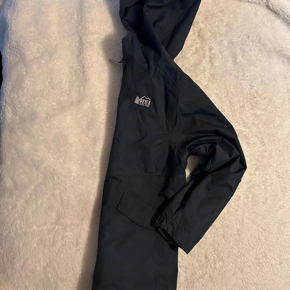 REI Co-op Navy Jacket with purple lining size 8 girls small medium weight